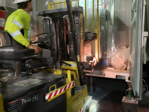 Removing xenon from cleanroom during decommissioning.